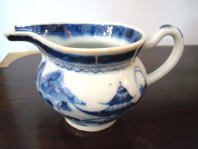 A Chinese Export porcelain 'Canton' style creamer circa 1830